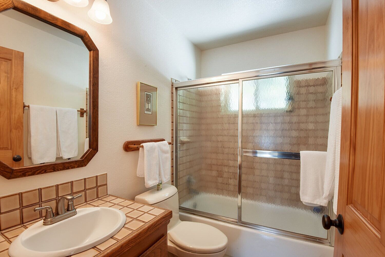 Bathroom 4, Skiview Vista, Nevada