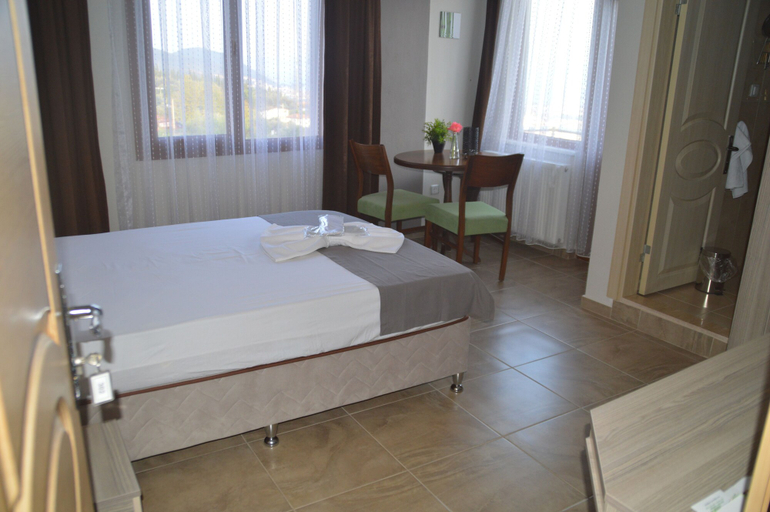 Bedroom 4, Hotel Hugo, Edremit
