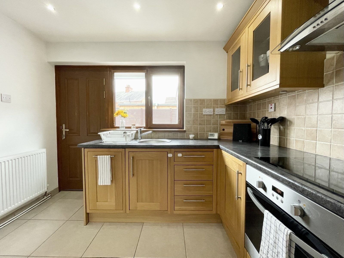 Others 4, Comfy 3-bedroom House in Worksop, Nottinghamshire