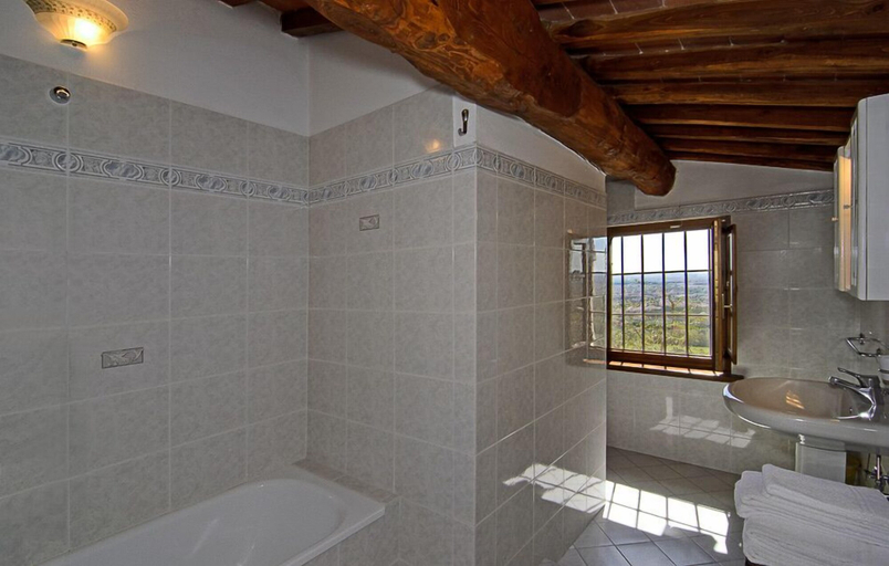 Bathroom 3, I Sette Borghi, Pistoia