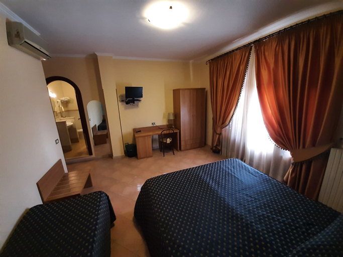 Bedroom 4, Albergo Lachea, Catania