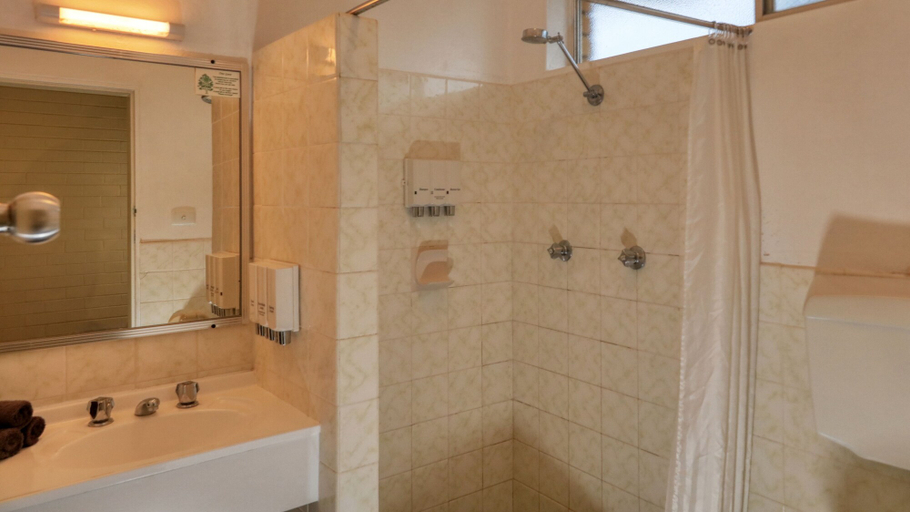 Bathroom 3, Junee Motor Inn, Junee