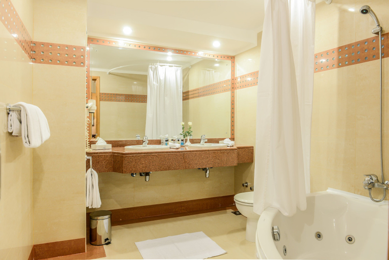 Bathroom 4, Flamenco Hotel Cairo, Al-'Ajuzah