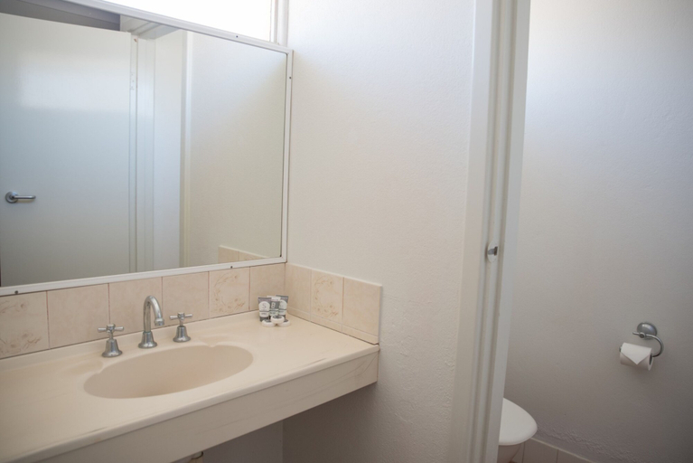 Bathroom 3, Jurien Bay Hotel, Dandaragan