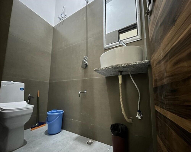 Bathroom 5, Ushaan Haveli, Udaipur