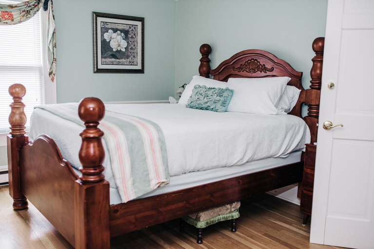 Bedroom 4, Benn Conger Inn, Tompkins