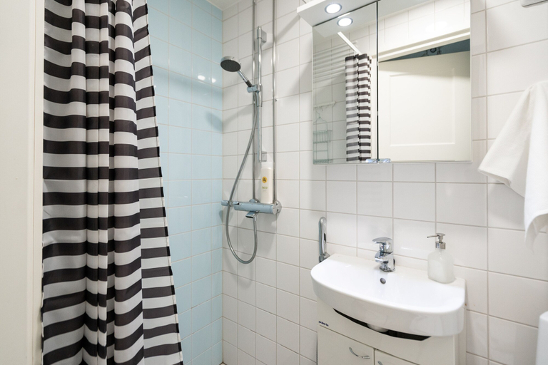 Bathroom, Luminous 1br next to Puu-Vallilla, Uusimaa