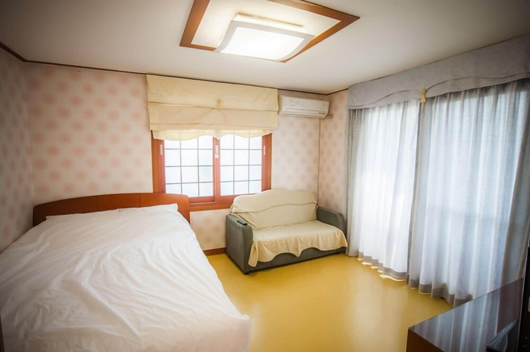 Bedroom 2, Living Stone Pension, Seogwipo