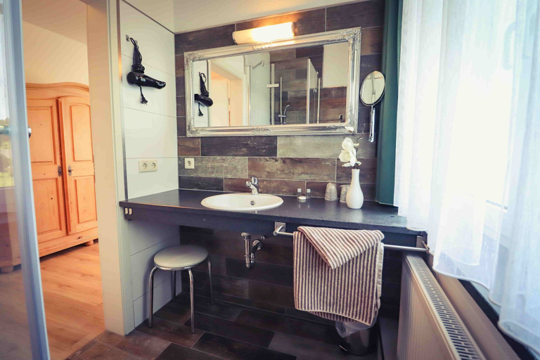 Bathroom 3, Hotel Schöne Aussicht, Hildburghausen