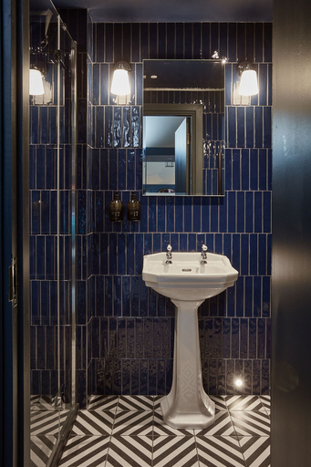 Bathroom 3, No17 The Promenade, Argyll and Bute