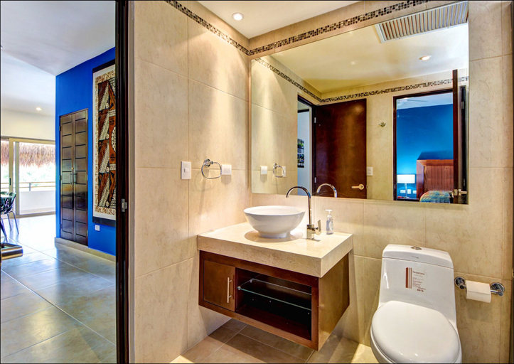 Bathroom 4, Rainbow Penthouse 2 bedrooms sleeps 5, Cozumel