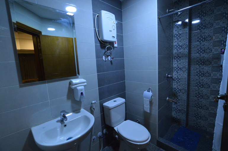 Bathroom 3, Royal Inn Residence, Qasr an-Nil