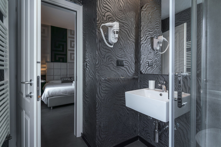 Bathroom 5, Hotel Spagna, Florence