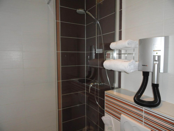 Bathroom 4, The Originals Hotels City Poitiers Continental, Vienne