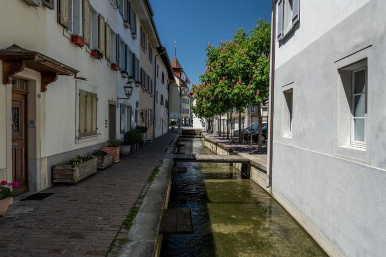 Exterior & Views 24