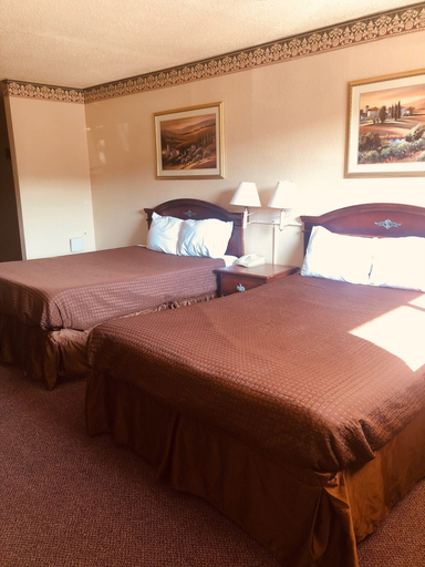 Bedroom 2, Hallmark Inn and Suites, Bell