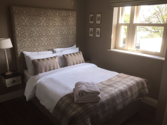 Bedroom 3, The Horse & Hound