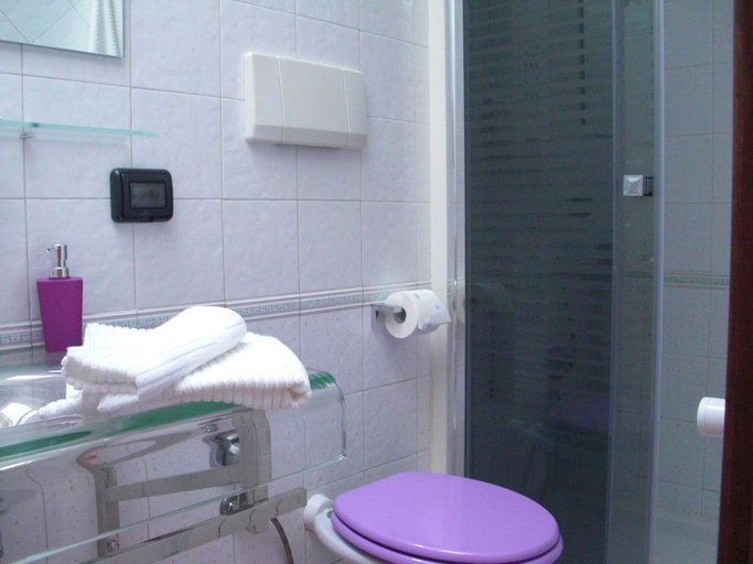 Bathroom 3, SinequaRoma, Rome