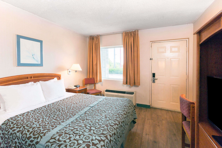 Bedroom 3, Days Inn by Wyndham Richmond, Madison