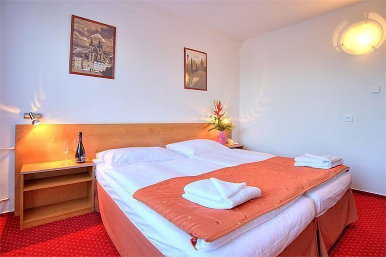 Bedroom 4, Globus, Praha 4