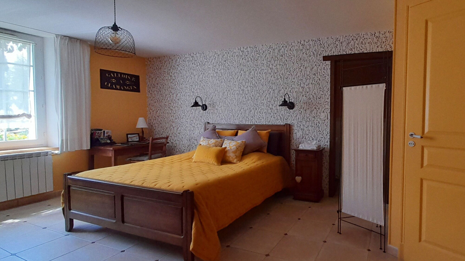 Bedroom 3, Au Pré du Moulin, Marne