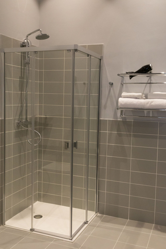 Bathroom 2, The Originals Boutique, Hôtel des Sources, Nièvre