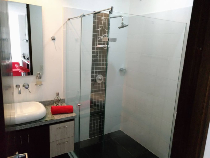 Bathroom, Luxurious Apartment in Front of the Chipichape Shopping Center, Yumbo