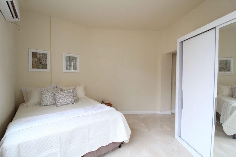 Bedroom 4, フラット イン コパカバーナ 4 ミニッツ フロム ザ ビーチ SF704, Rio de Janeiro