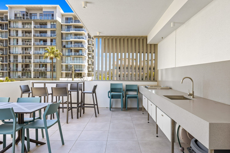 Food & Drinks, RISE 3 Bedroom Deluxe Ocean Side Apt, Maroochy - Maroochydore
