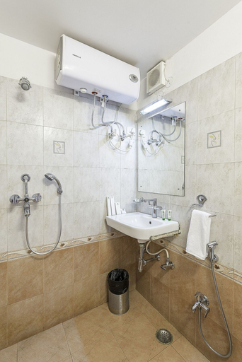 Bathroom 3, Treebo Trend Woodsvilla Suites, Jaipur