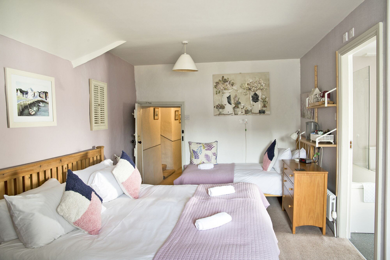 Bedroom 3, Hawthorn Farm Guest House, Derbyshire