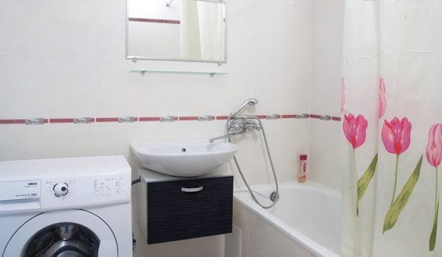 Bathroom 2, Economy Apartment Doroshenka 48, L'vivs'ka