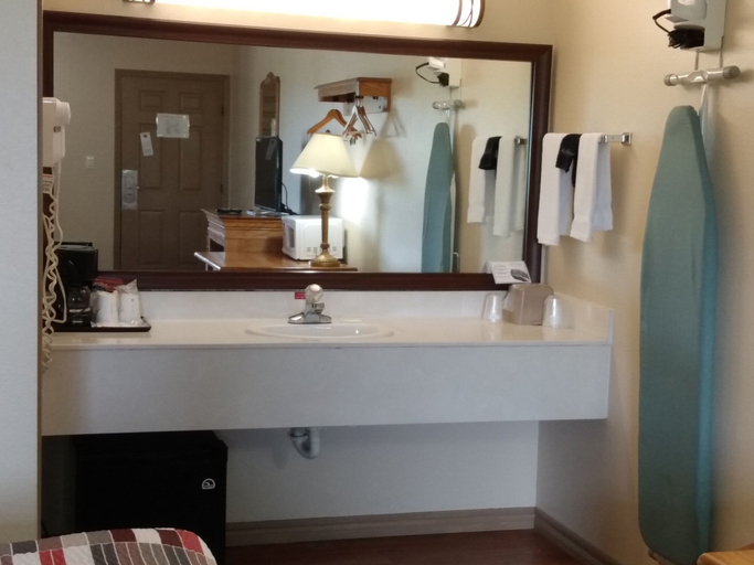 Bathroom 4, Gazebo Inn, Taney