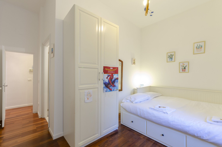 Bedroom 3, JOIVY Family Flat, 5 Mins to Piazza Corvetto, Genova