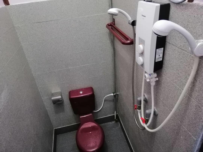 Bathroom 4, Horizon Inn, Manjung