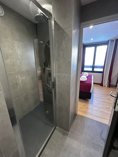 Bathroom 5, Hôtel Restaurant Le Madame, Isère