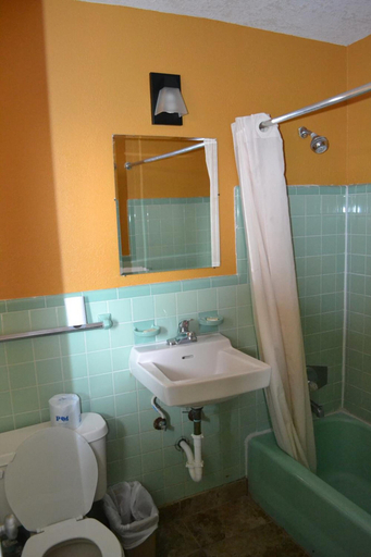 Bathroom 5, Atlantic Economy Inn, Volusia