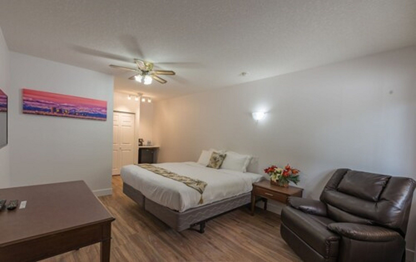 Bedroom 5, David Thompson Resort Hotel, Division No. 9