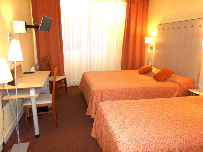 Bedroom 2, Logis Hotel & Restaurant Le Cheval Blanc et Clovis, Vienne