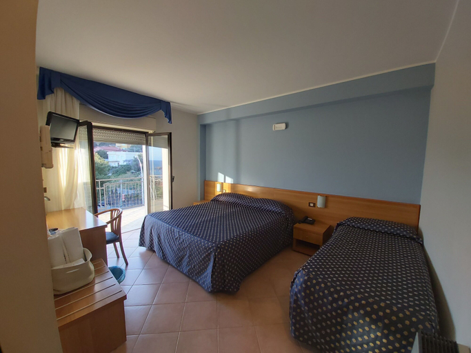 Bedroom 4, Albergo Lachea, Catania