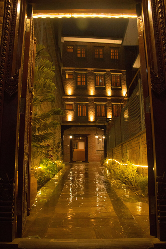 Exterior & Views