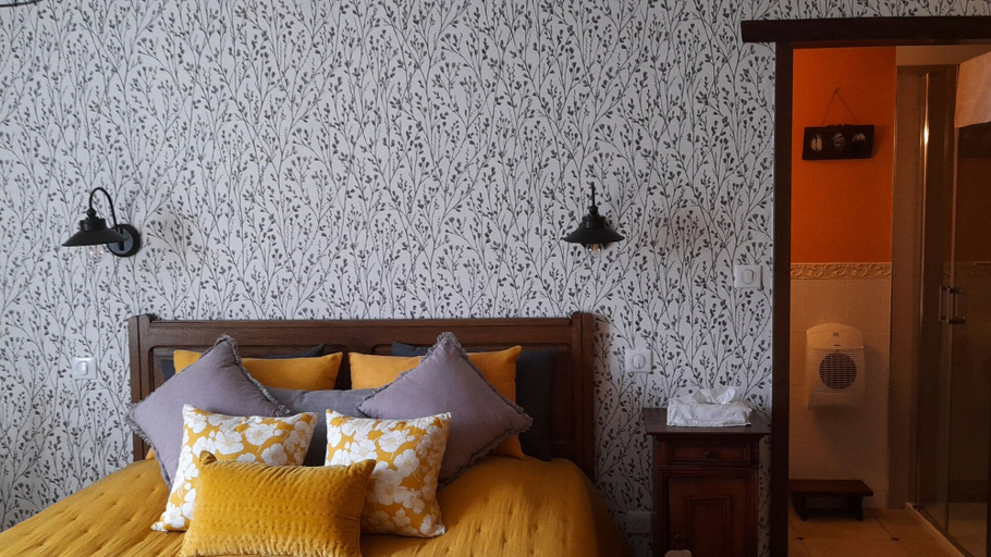 Bedroom 5, Au Pré du Moulin, Marne