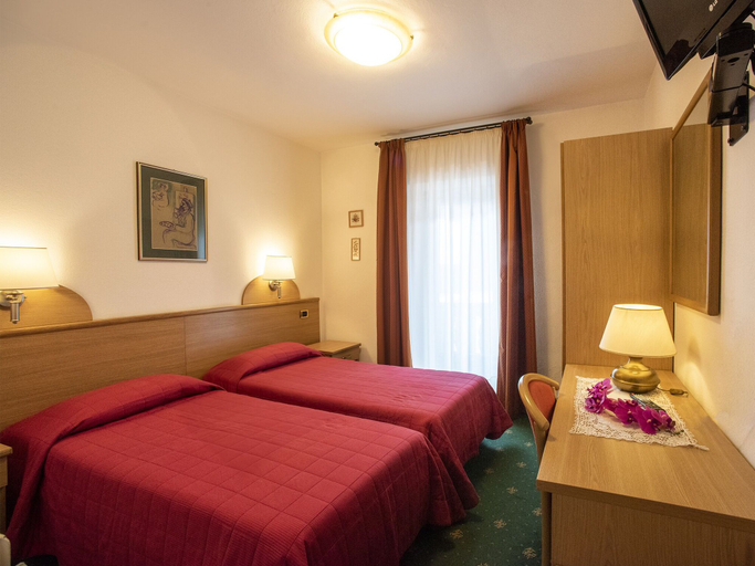 Bedroom 4, Hotel Adriana, Belluno