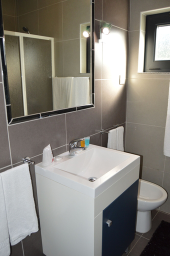 Bathroom 4, Quinta do Padrao, Penafiel