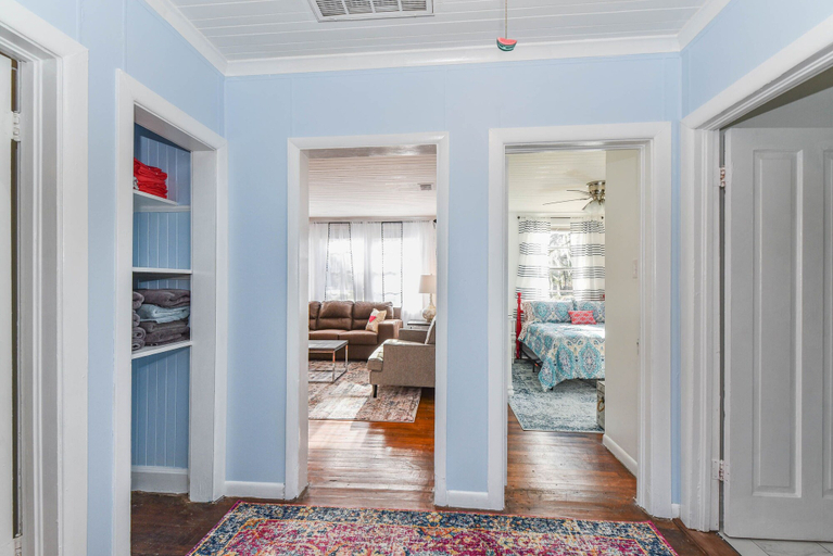 Others 5, Summertime Pet-friendly 30 min Savannah, Bryan
