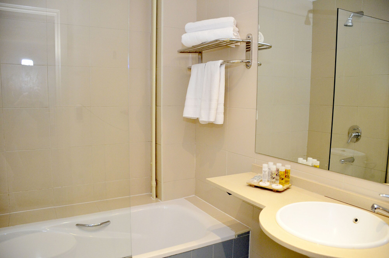 Bathroom 3, Hotel Terranova, Pyrénées-Orientales