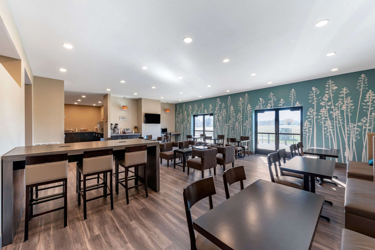 Food & Drinks 5, Mainstay Suites Newberry - Crane, Daviess