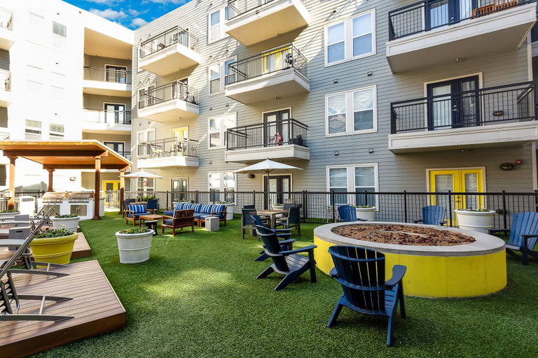 Exterior & Views 2, Charming 1BD in Trendy West End Neighborhood, Dallas