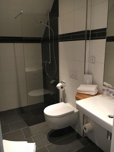Bathroom 5, Hotel Löwen Garni - B&B, Ortenaukreis