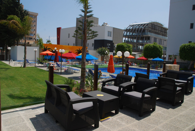 Food & Drinks 4, The Caravel Hotel